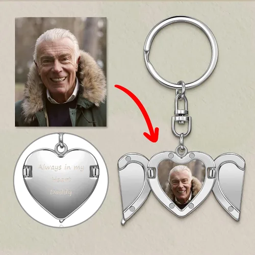 Vista 2 de Personalized Master Medallón de fotos personalizado con corazón de amor que sostiene la imagen para mujeres alas de ángel llavero para parejas