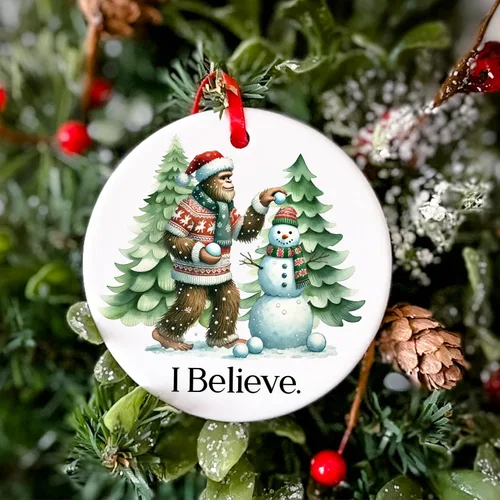 Vista 3 de Bigfoot Adorno de Navidad – Adorno de Sasquatch – Regalos de Pie Grande para niños, hombres y mujeres – Mercancía de pie grande – Adornos de Navidad