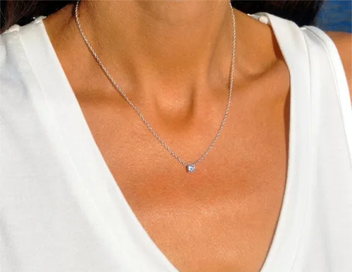 Vista 4 de ASCOMY Delicado collar con colgante solitario de diamante de circonita cúbica para mujer, chapado en oro de 14 quilates, redondo y cuadrado