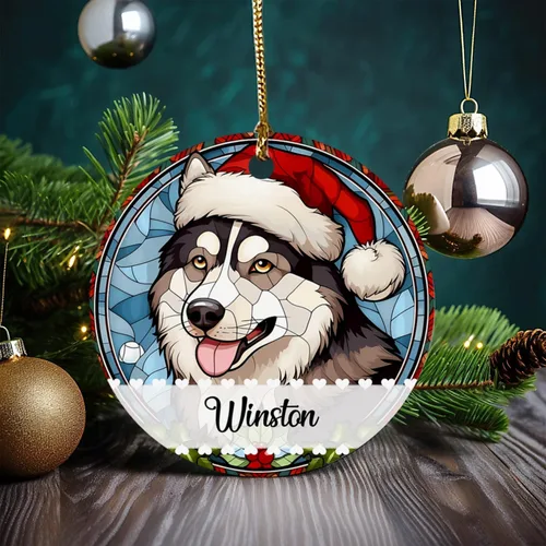 Vista 5 de Adorno de Navidad de Alaskan Malamute 2025, con nombre personalizado de Alaskan Malamute estilo vitral, regalo para hijo e hija, adorno