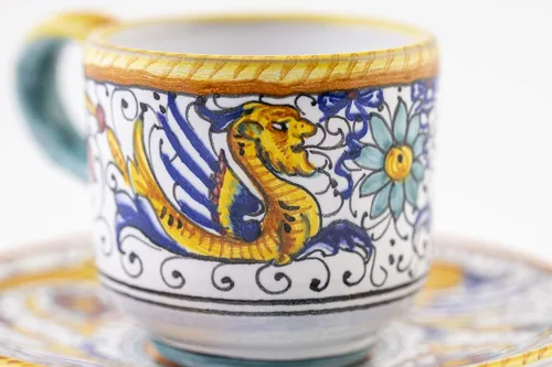 Vista 4 de Fima ThatsArte.com - Taza de café espresso italiana de cerámica y platillo Raffaellesco, Deruta - Pintado a mano, taza de café hecha a mano Made in