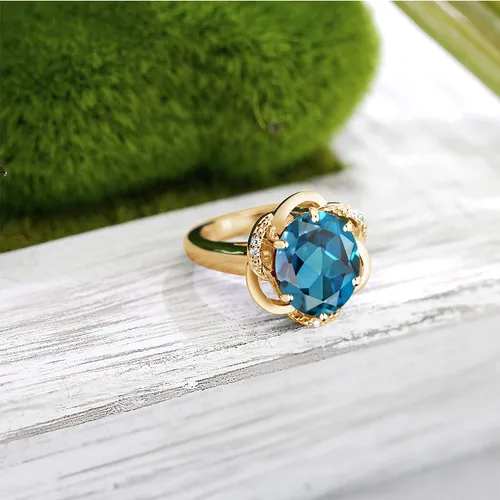 Vista 4 de Gem Stone King Anillo de plata chapado en oro amarillo de 18 quilates con topacio azul de Londres de 6,07 quilates
