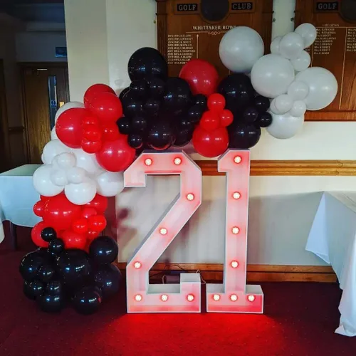 Vista 4 de Kit de arco de globos rojos, negros y blancos de ADOINBY, kit de guirnalda de globos con estrellas, 140 piezas, globos de diferentes tamaños