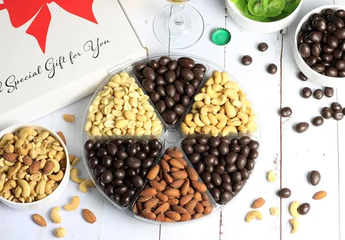 Vista 3 de It's Delish - Bandeja de regalo grande de chocolate gourmet y nueces saladas, 6 puntos, caja de regalo para fiestas, eventos, día del padre, día