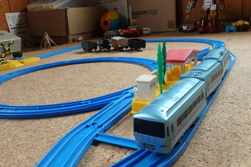 Vista 2 de Pla-rail ¡Comienza a construir pla-riel! Juego de rieles básicos.