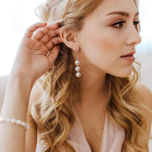 Vista 5 de Aretes colgantes chapados en oro de 14 quilates para mujer, minimalistas, ligeros, largos, colgantes, aretes de boda para novias, dama de honor