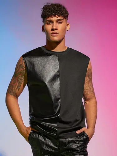 Vista 3 de WDIRARA Camiseta sin mangas de piel sintética de dos tonos con cuello redondo para hombre