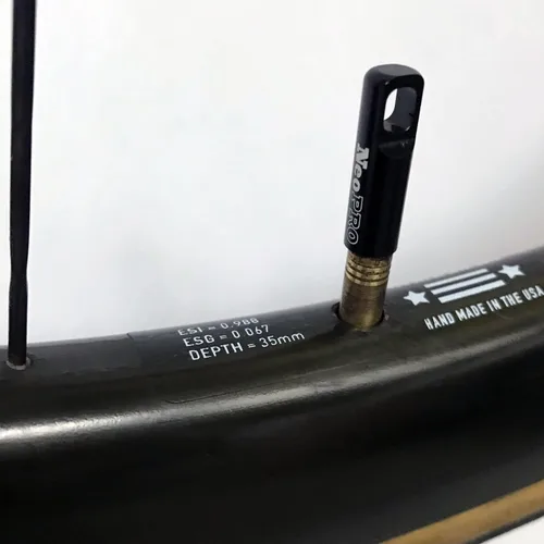 Vista 5 de NeoPRO Bike Presta tapa de válvula con kit de función de extracción de núcleo de válvula, cubiertas antipolvo para neumáticos