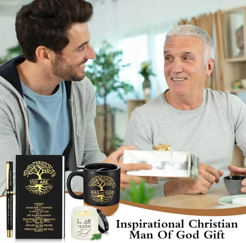 Vista 4 de Hushee 4 piezas de regalos cristianos para hombres, taza de café del hombre de Dios, diario de oración, vela perfumada, bolígrafo bíblico, regalos