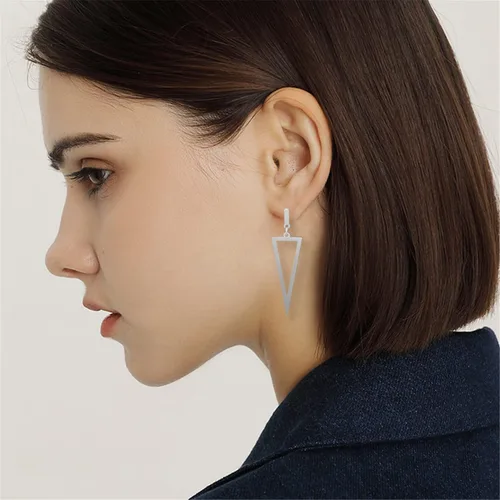 Vista 4 de WUWEIJIAJIA Aretes minimalistas de acero inoxidable punk plateado triangulares geométricos de gota dorados y negros rectangulares para mujeres