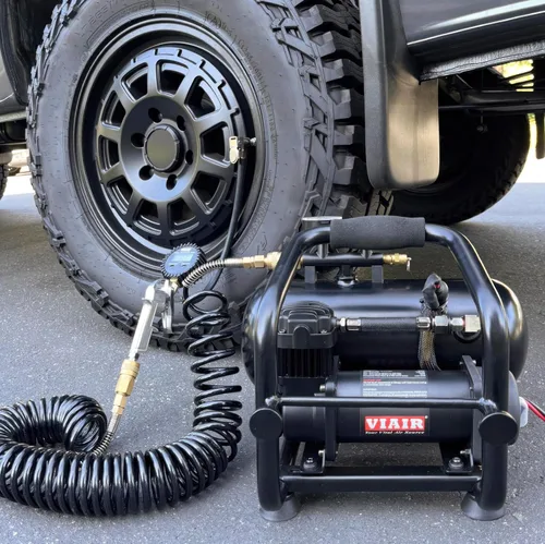 Vista 6 de VIAIR Compresor Plug-N-Play 380C, 12V, tanque de 1.5 galones, 200 PSI nominal con acceso de alimentación de 7 vías, para clavar, herramientas