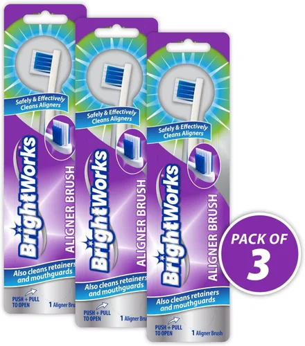 Vista 2 de BrightWorks Aligner Brush (paquete de 3) limpia de forma segura y eficaz alineadores, retenedores, protectores bucales y protectores nocturnos.