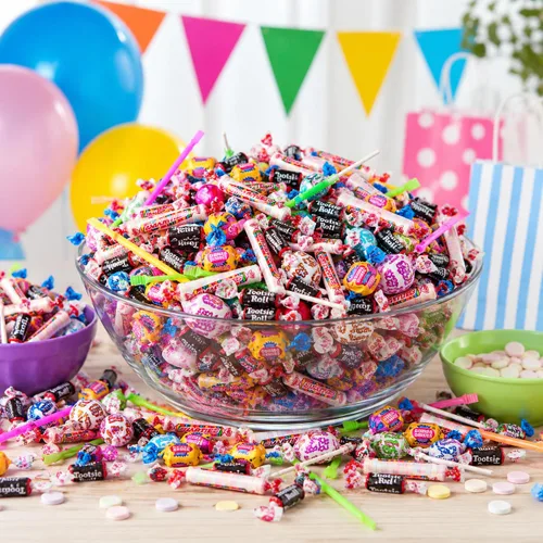 Vista 2 de Fun Express Paquete variado de dulces a granel, 9 libras, 1000 unidades Individually Wrapped, Assorted Candy Mix, For 4th of July, Halloween
