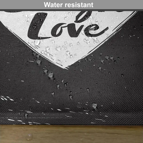 Vista 6 de Ambesonne Live Laugh Love - Juego de 4 manteles individuales con ilustración de un corazón inspirado en el grunge y palabras sobre fondo negro