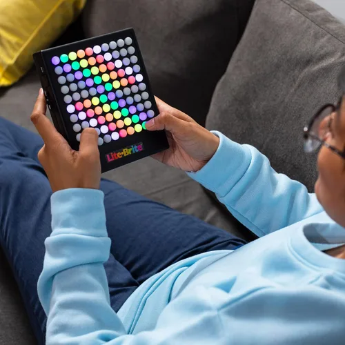 Vista 5 de Lite-Brite Touch - Crea, Juega y Anima - Juguete Portátil de Aprendizaje Sensorial STEM Iluminado, Juguete Creativo STEM de Arte para Niñas, Niños