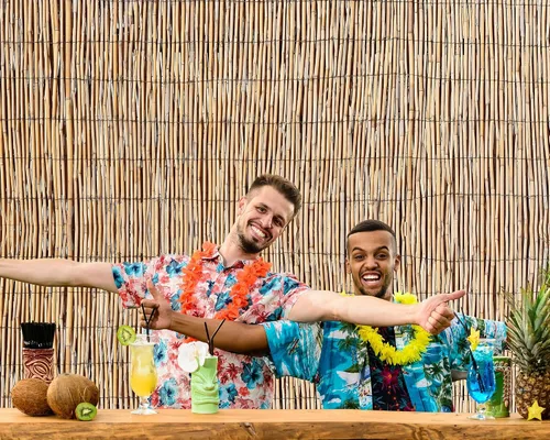 Vista 5 de Barydat - Telón de fondo hawaiano de caña de playa Aloha Luau, decoración de bar Tiki para fiesta, estampado de bambú, tela de poliéster, telón