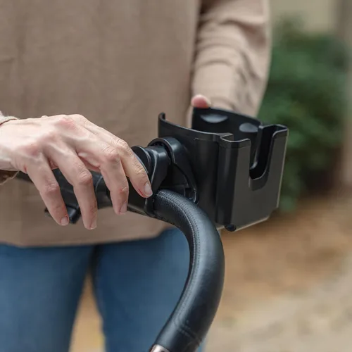 Vista 3 de Nuby Taza para cochecito y soporte para teléfono, clip giratorio de 360°, sostiene de forma segura biberones, tazas y botellas de agua, hidratación