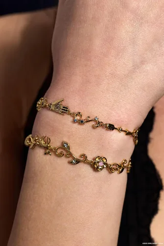 Vista 4 de Alex and Ani Pulseras A Court of Thorns and Roses®