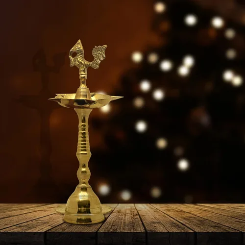 Vista 5 de SATVIK Juego de 2 piezas de 8.5 pulgadas de latón de pie con diseño de pavo real Kerala Samai Deepak Puja tradicional Panchmahal Pooja Deepam Diya