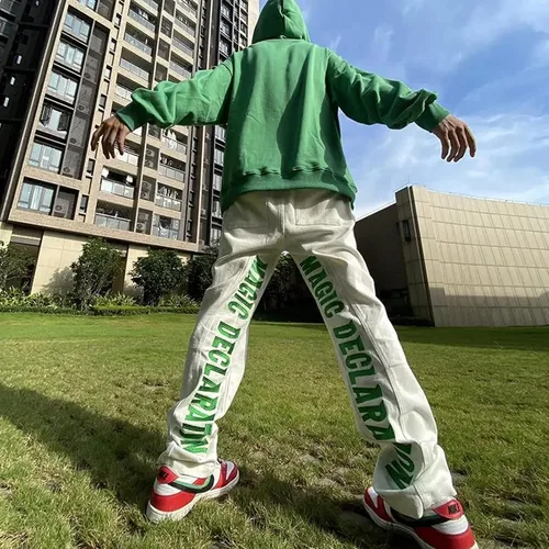 Vista 4 de MEOKIM Pantalones de mezclilla bordados con letras góticas, estilo callejero Harajuku, sueltos, hip-hop, recto, tubo para hombre