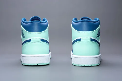 Vista 6 de Nike Men's Air Jordan 1 Mid Sneaker