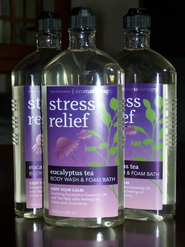 Vista 7 de Bath & Body Works Aromaterapia para Dormir - Jabón Corporal y Espuma de Baño de Lavanda + Vainilla, 10 Fl Oz