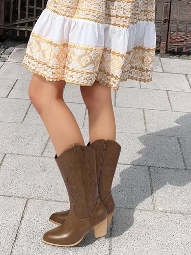 Vista 5 de SHIBEVER Botas vaqueras para mujer Medio Botas vaqueras negras de pantorrilla ancha con bordado occidental de tacón alto con punta redonda