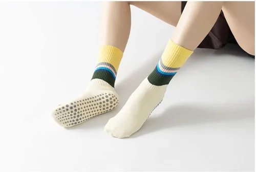 Vista 3 de Calcetines de yoga y pilates con empuñaduras para mujer, antideslizantes, coloridos, teñido anudado, acolchados, calcetines para bailar en barra