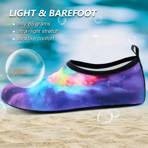 Vista 3 de Deevike Zapatos acuáticos para mujeres y hombres, estilo descalzo, de secado rápido, calcetines de agua sin cordones para playa, piscina, natación
