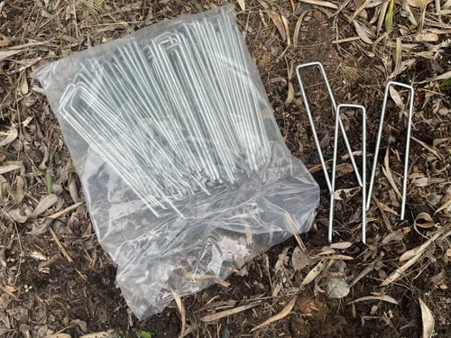 Vista 2 de Sandbaggy Grapas de césped para jardines de 6 pulgadas (acero galvanizado de calibre 9) ~ Ideal para suelos duros - 20% más grueso que