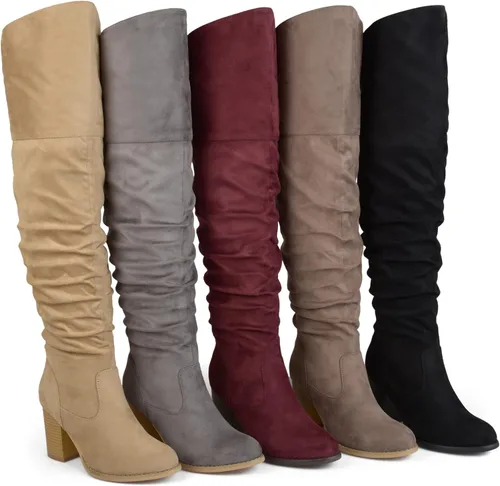 Vista 7 de Journee Collection Botas Kaison de cuero vegano con cremallera sobre la rodilla y tacón de bloque para mujer regular y ancha