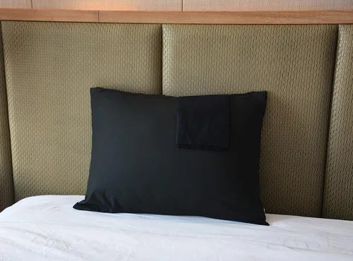 Vista 5 de iMaylex Funda de almohada suave de microfibra cepillada con cremallera, acogedora y ligera, de fácil cuidado, juego de 2, negro, estándar, 20 x 26