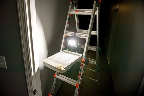 Vista 4 de PowerSmith Luz de trabajo LED 4000 lúmenes con soporte de metal PWLS040H