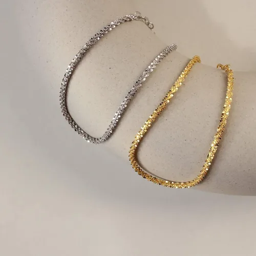 Vista 6 de Pulsera delicada de oro para mujer, chapada en oro de 14 quilates, ligera, con diseño de espiga de espiga trenzada, pulsera de malla, dije