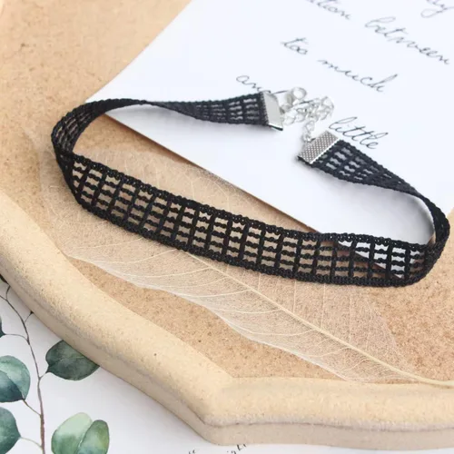 Vista 5 de Kiethleasa Gargantilla de terciopelo negro para mujeres y niñas, conjunto de collar gótico, collar ajustable de encaje, collar de moda con dije