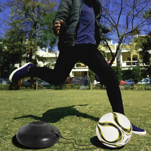 Vista 6 de TNZMART Entrenador de malabarismo con balón de fútbol, equipo de práctica de entrenamiento de fútbol ajustable con base de goma para principiantes