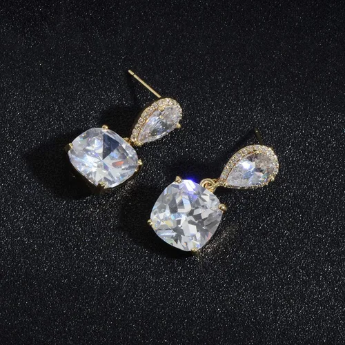 Vista 5 de Conjunto de joyería para boda, aretes de lagrima y collar con dije de circonio cúbico