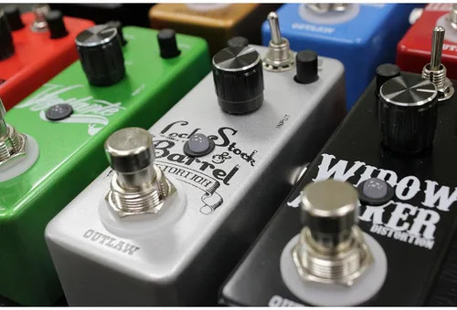 Vista 5 de Outlaw Effects LOCK-STOCK-BARREL Pedal de distorsión de 3 modos