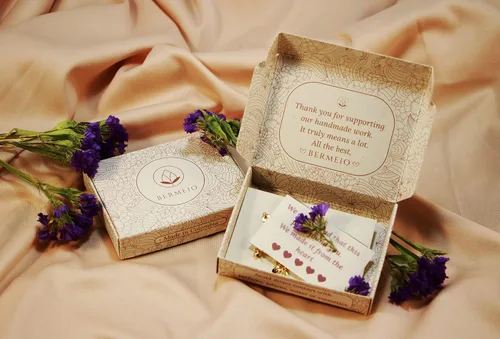 Vista 9 de Joyas de hoja de oro rosa y plata para mujer. Pendientes de hoja natural y collares circulares colgantes. Elegantes conjuntos de joyas colgantes.
