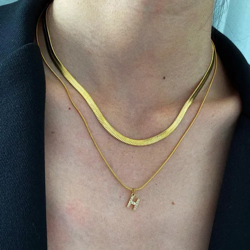 Vista 6 de Pequeños collares con inicial de oro para mujer, chapado en oro de 14 quilates, collar con dije de letra de circonita cúbica, collar personalizado