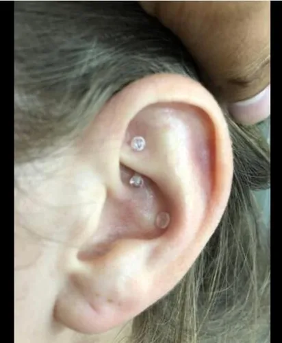 Vista 3 de D.Bella 65 piezas de retención transparente de piercing flexible para labios, nariz, tabique, ceja, pezón, lengua, cartílago, tragus, arete bioflex