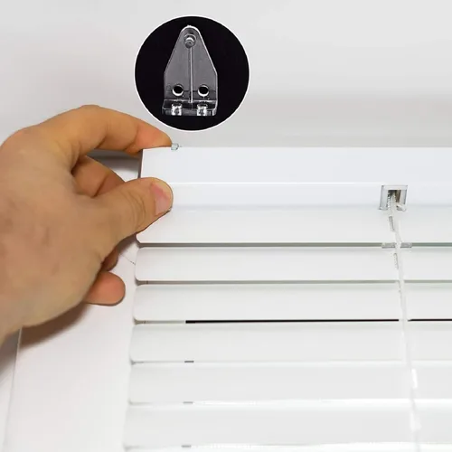 Vista 5 de BBTO 40 soportes de sujeción para persianas de 1 pulgada, ganchos de plástico transparente para persianas, clips de sujeción para riel inferior