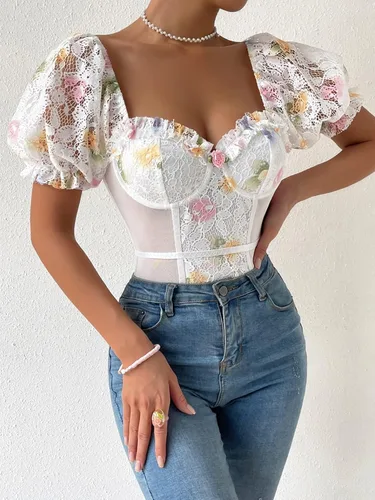 Vista 4 de WDIRARA Body de manga corta con volantes y encaje de contraste para mujer, diseño floral