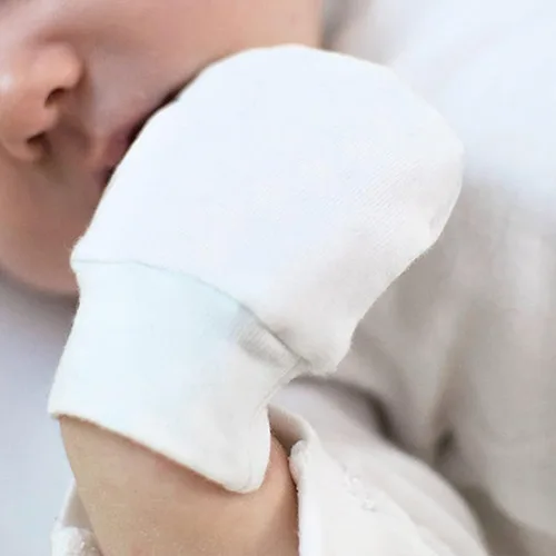 Vista 4 de Manoplas de bebé antiarañazos, guantes suaves para niños y niñas de 0 a 6 meses