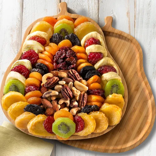 Vista 2 de A Gift Inside Frutas secas festivas y nueces en tabla de corte de bambú con forma de pera