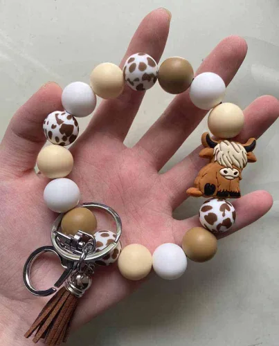 Vista 4 de Llavero pulsera de silicona de vaca, regalos de vaca para mujeres y niñas, llavero brazalete de vaca