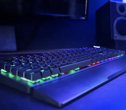 Vista 4 de Alpha Elite - Teclado mecánico para juegos de tamaño completo con cable, interruptores de clic azules, iluminación RGB personalizable, teclas