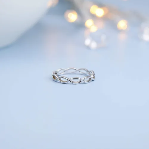 Vista 2 de EAMTI Anillo de Plata de Ley 925 con Nudo Celta Simple Criss Cross Infinito Banda de Boda para Mujer Talla 3-13 Nudo plateado