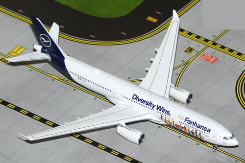 Vista 2 de GeminiJets GJDLH2191 Lufthansa Airbus A330-300 Fanhansa D-AIKQ; Escala 1:400