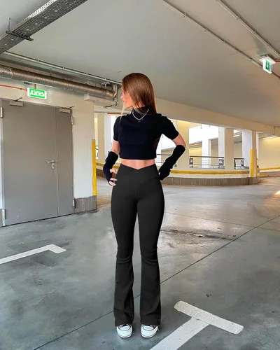 Vista 2 de OQQ Pantalones de yoga de 2 piezas para mujer, acanalados, sin costuras, cintura alta, cruzados, acampanados, leggings para ejercicio